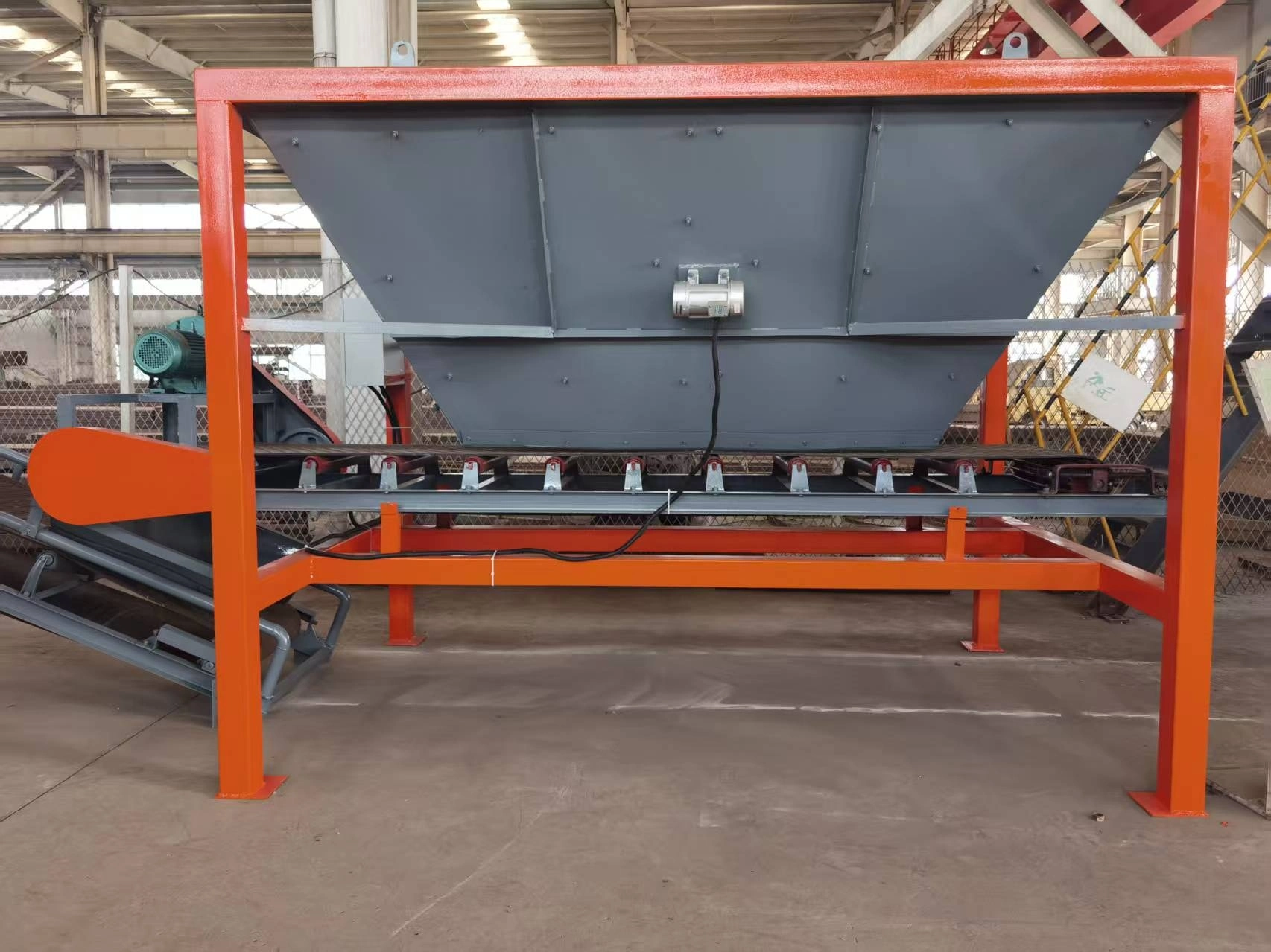 Fertilizer Feeding Hopper Fertilizer Feeding Hopper
